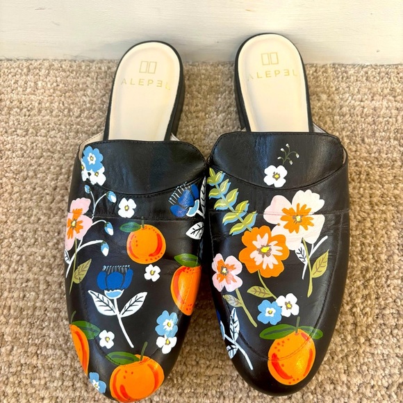 Alepel Shoes - Alepel Floral Leather Mules - size 10